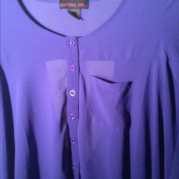 Small material girl top with cut out back - Picture 3 of 6